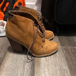 SPRING - brown booties size 8